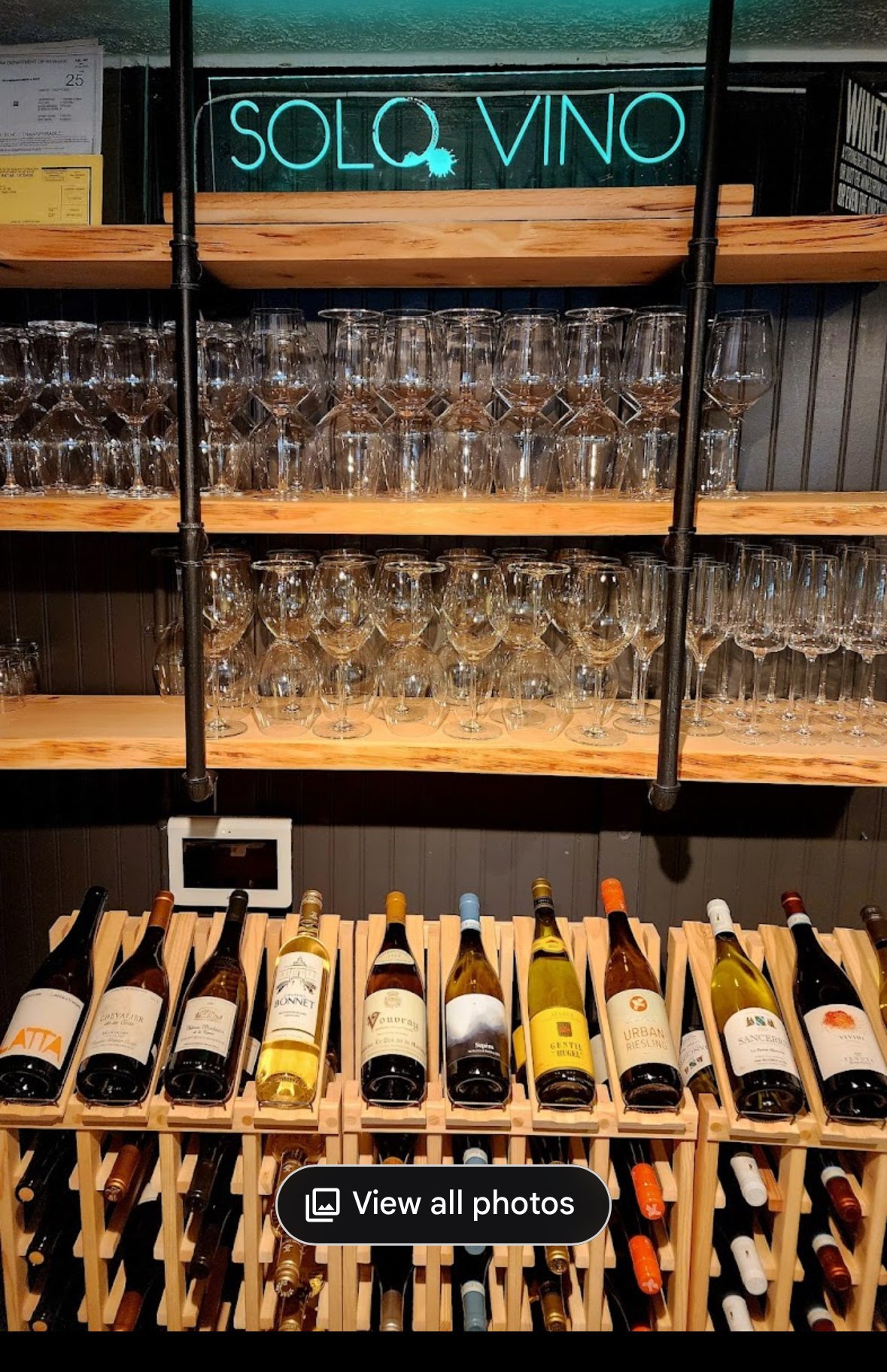 Solo Vino Marchand interior display